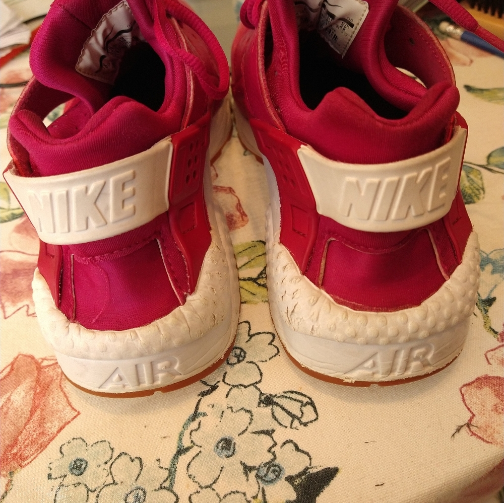 Sneakers - Picture 3 of 7